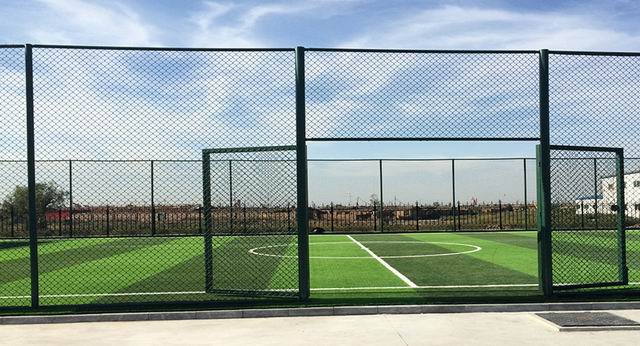 体育场围栏网的几种安装方法.jpg