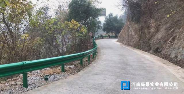 乡村波形草莓视频污在线看免费.jpg