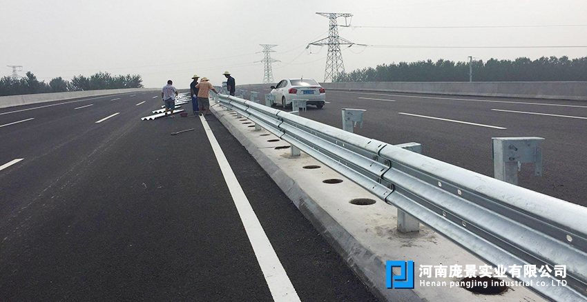 公路波形防撞草莓视频污在线看免费.jpg