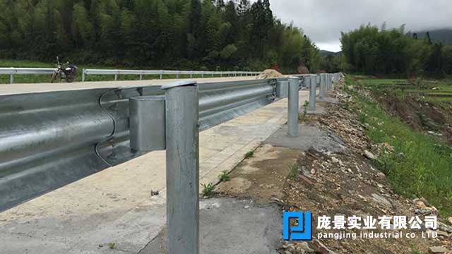 乡村公路波形草莓视频污在线看免费防阻块.jpg