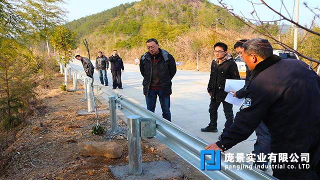 乡村路草莓视频污在线看免费.jpg