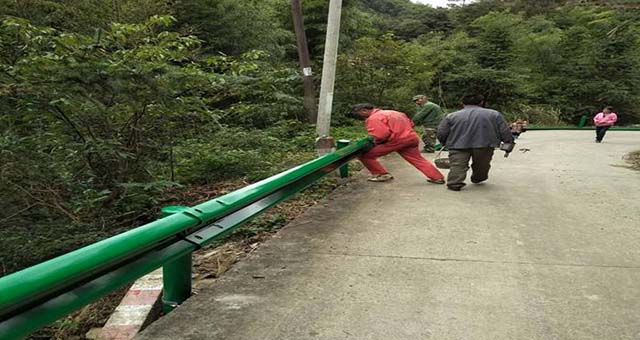 乡村公路草莓视频污在线看免费.jpg