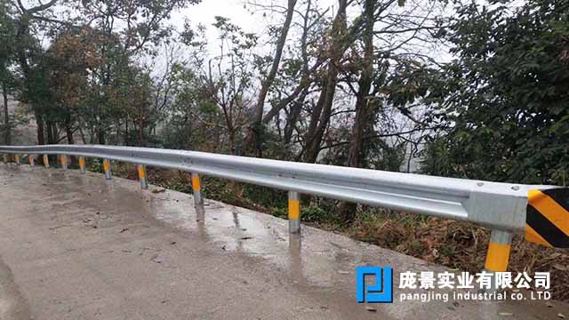 乡村公路草莓视频污在线看免费 .jpg