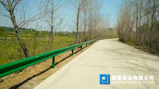 乡村波形草莓视频污在线看免费.jpg