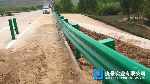 三波防撞草莓视频污在线看免费.jpg
