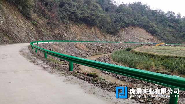 乡村公路草莓视频污在线看免费.jpg