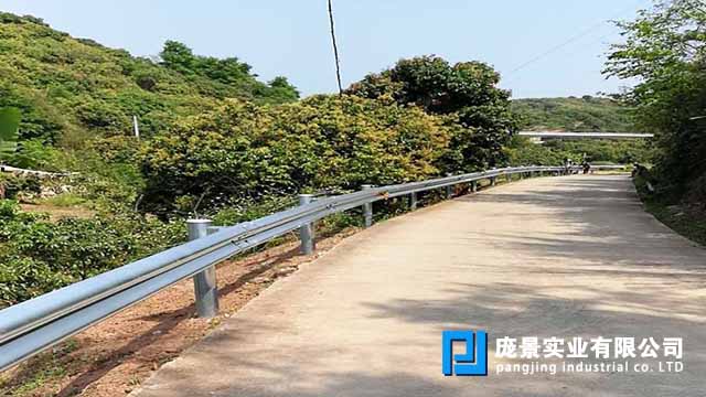 乡村公路草莓视频污在线看免费.jpg