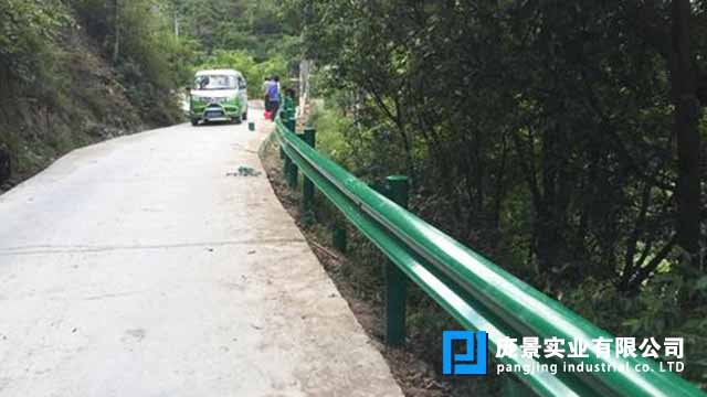 乡村公路草莓视频污在线看免费.jpg