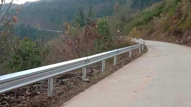 乡村公路草莓视频污在线看免费.jpg