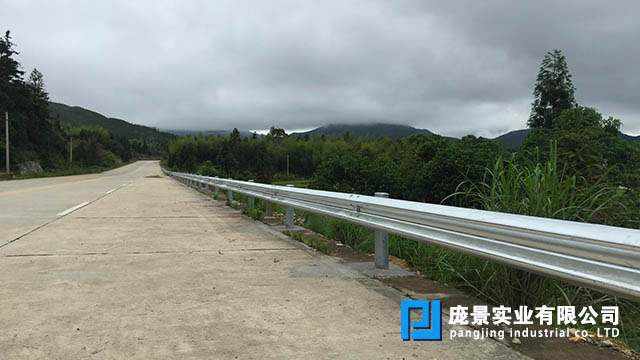 波形钢草莓视频污在线看免费.jpg