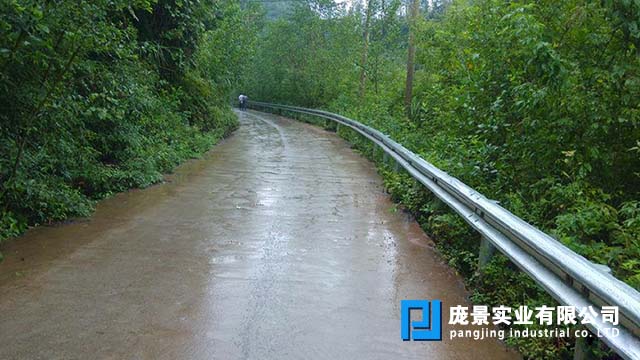 乡村公路草莓视频污在线看免费.jpg