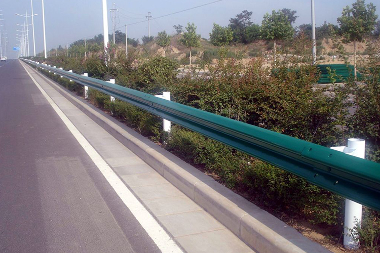 道路波形草莓视频污在线看免费2.jpg
