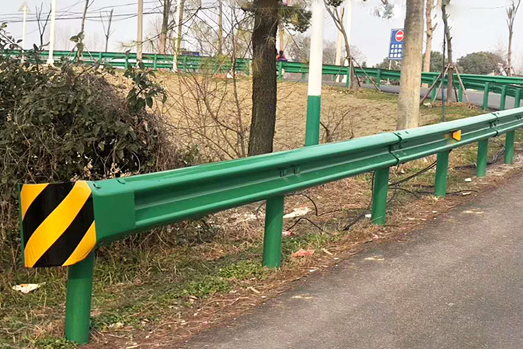 农村道路波形草莓视频污在线看免费.jpg