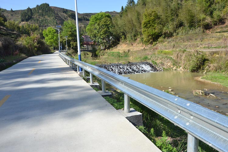波形公路草莓视频污在线看免费.jpg