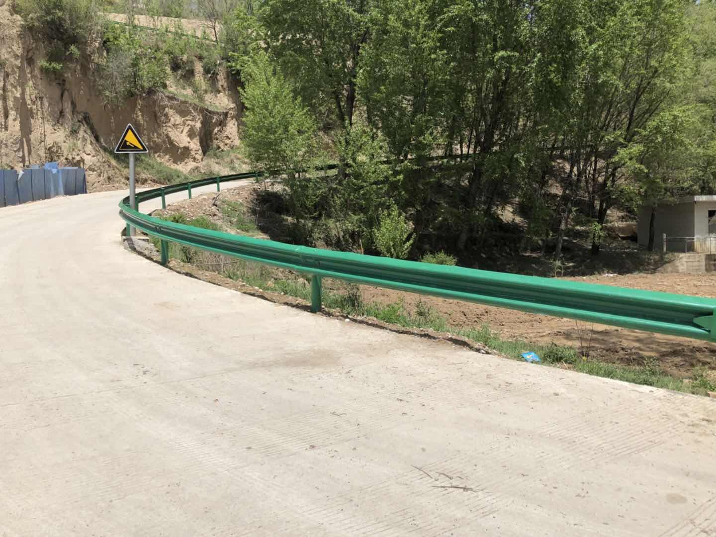 高速公路波形草莓视频污在线看免费.jpg